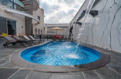 רון וילאג בוטיק 1