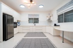 רון וילאג בוטיק 6