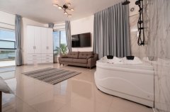 רון וילאג בוטיק 36