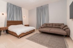 רון וילאג בוטיק 42