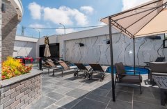 רון וילאג בוטיק 48