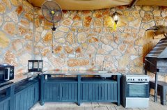 אחוזת האלונים 15