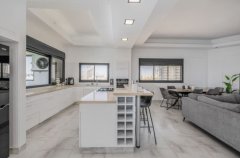 פנטהאוז מרינה 30