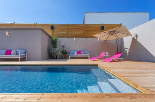 בי קיי פאלאס